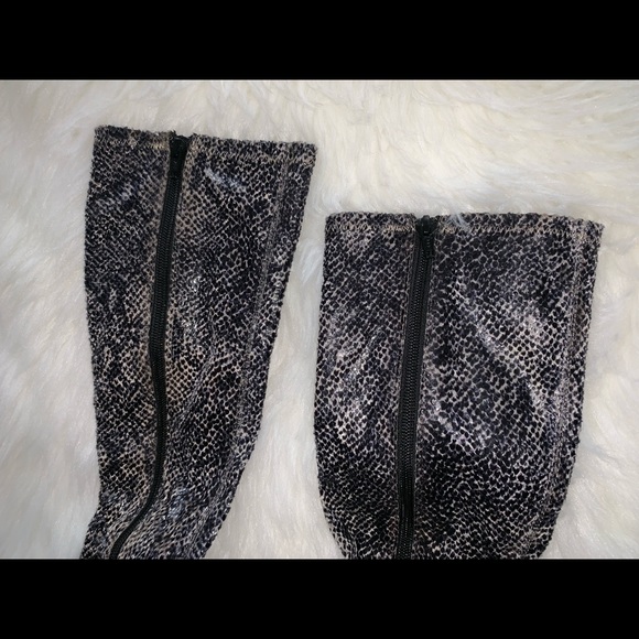 Python snakeskin print stacked heel boots - Picture 4 of 6